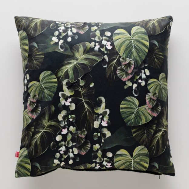 Fata de perna tropices