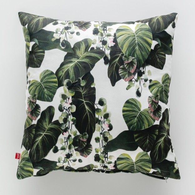 Fata de perna tropices