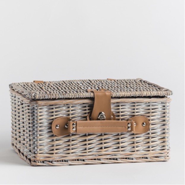 Cos picnic cu accesorii archi