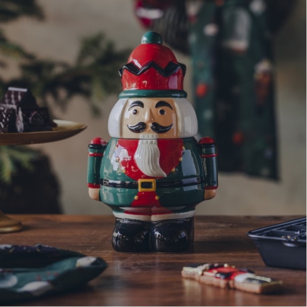 Container  nutcracker