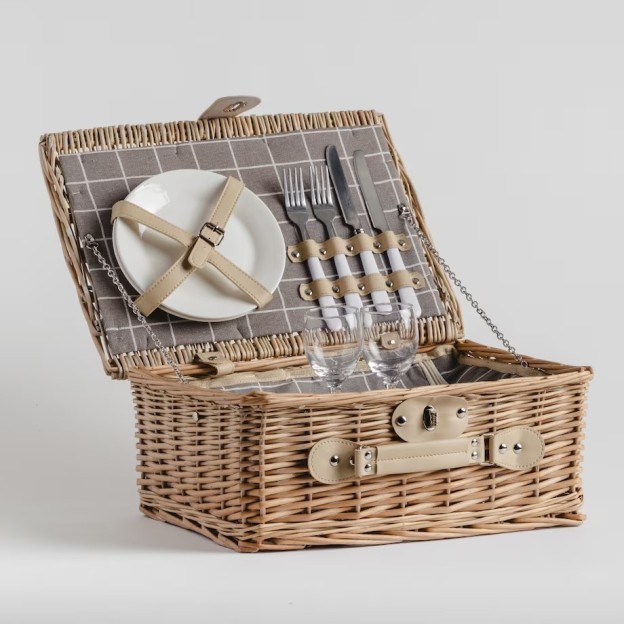 Cos de picnic echipat pentru doua persoane stipule