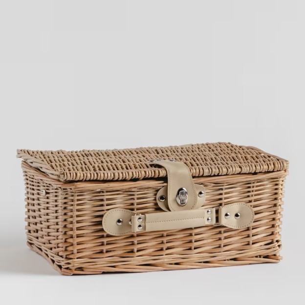 Cos de picnic echipat pentru doua persoane stipule